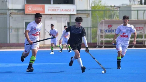 Osmaniye'de Hokey Müsabakaları Başladı