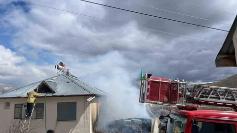Bayburt'ta Ahır Yangını Kontrol Altına Alındı