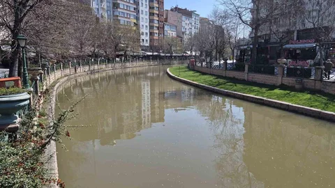 Porsuk Çayı Yağmur Sonrası Kahverengine Dönüştü