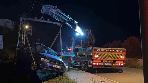 Antalya'da Otomobil Kazası Gece Yaşandı