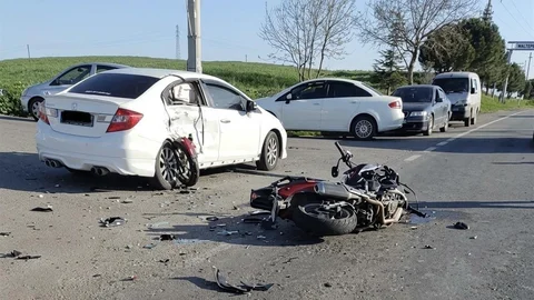Motosiklet, Otomobile Saplandı Tekirdağ'da Yaralı Var