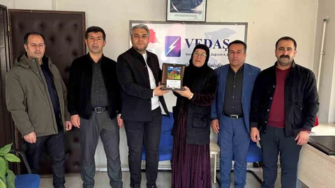 Hakkari Muhtarlarından VEDAŞ Ekiplerine Teşekkür