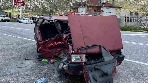 Akseki'de Trafik Kazası: 3 Yaralı