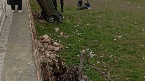 Elazığ'da Şarampole Uçan Araç Kazası