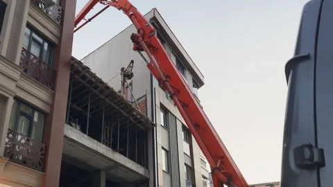 Zeytinburnu'nda İnşaatta Duvar Çökmesi