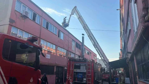 Başakşehir'de İş Yeri Yangını Kontrol Altına Alındı