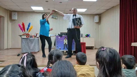 Emekli Polisten Öğrencilere Sihirli Anlar