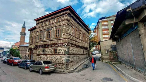 Geleneksel Erzurum Evlerinde Tandırevi Öne Çıkıyor