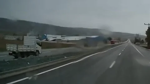 Ters Yönde Giden Kamyonet Tehlike Yarattı