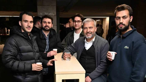 Eskişehir'de Öğrencilere Sıcak İkramlar