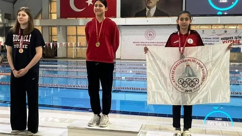 Körfezli Yüzücüler Bölge Birincisi Oldu