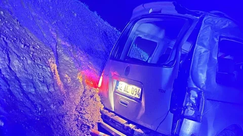 Adıyaman'da Hafif Ticari Araç Kaza Yaptı