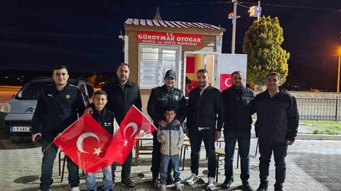 Bitlis'te Polislerle Pasta Kutlaması