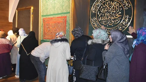 Mukaddes Emanetler Sergisi'ne İlgi Yoğun