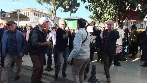 Burhaniye'de Rafet Öğretmen Uğurlandı