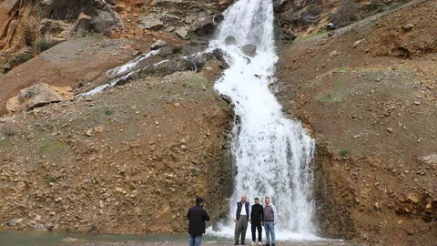 Beyaz Su Şelalesi Doğaseverlerin İlgi Odağı Oldu
