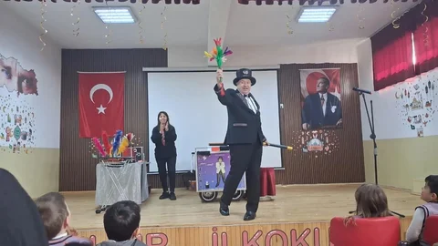 Çıldır'da Sihirbaz Gösterisi Yapıldı