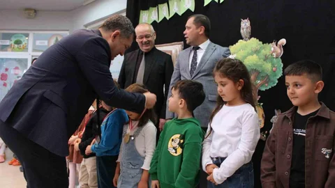 Ödemiş’te Öğrencilere Kitap Kurdu Madalyası