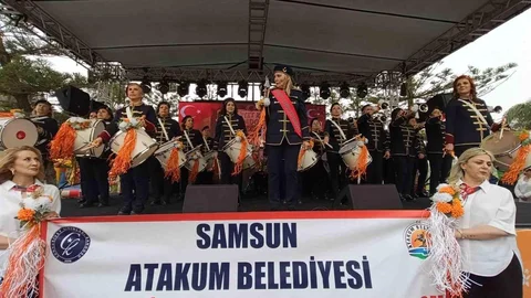 Atakum'da Kadınlardan Bando Performansı