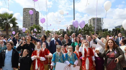 Adana’da Mor Balonlar Gökyüzüne Bırakıldı