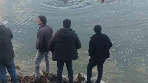 Elazığ'da Baraj Gölüne Uçan Araç Kurtarıldı