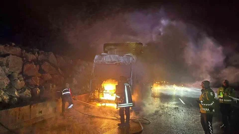 Bilecik'te Tır Yangını Panik Yarattı