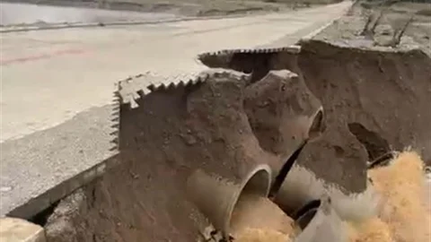 Aşırı Yağışlar Yol Çökmesine Neden Oldu