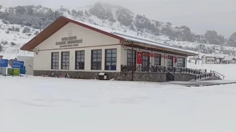 Keltepe Kayak Merkezi Nisan Ayında Karla Kaplandı