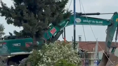 Adana'da Kaçak Yapı Yıkımı Devam Ediyor