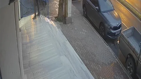 Kocaeli'de Trafik Kazası ve Market Hasarı