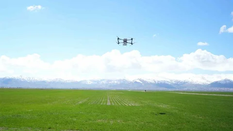 Muş'ta Dron ile Tarım Arazisi Gübreleme