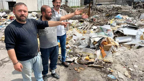 İzmir Buca'da Çöp Sorunu Büyüyor