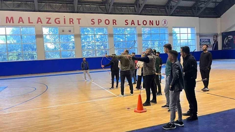 Malazgirt'te Spor Şenlikleri Başladı