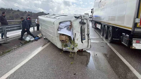 Kastamonu'da Minibüs Devrildi