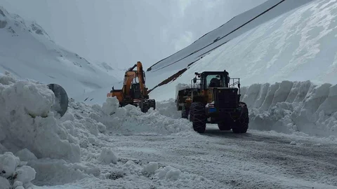 Bahçesaray Yolunda Yeniden Çalışma Başladı