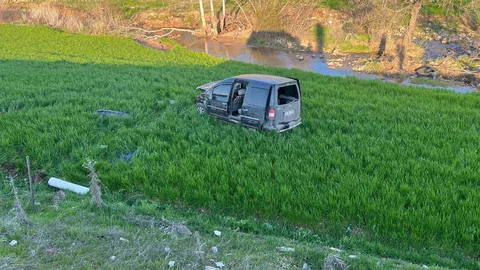 Hafif Ticari Araç Şarampole Düştü