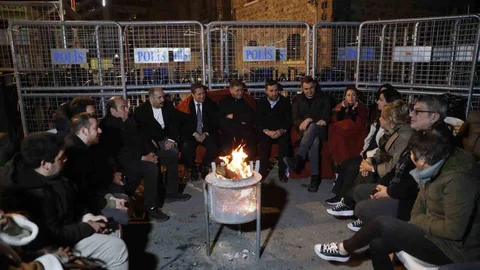 İzmir'de Başkan Tugay Nöbet Tutuyor