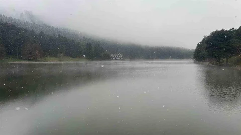 Gölcük'te Kar Yağışı ve Sis Etkili Oldu