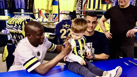 N’Golo Kante ve Levent Mercan İmza Günü