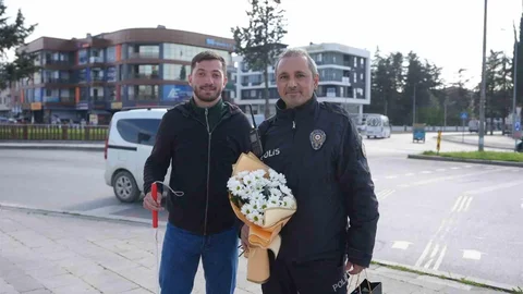 Düzce'de Polislere Sürpriz Kutlama
