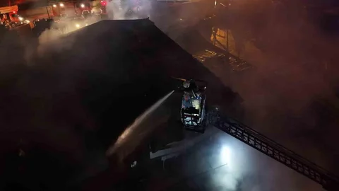 Tuzla'da Polyester Fabrikasında Yangın