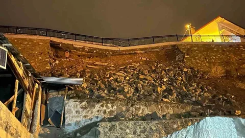 İspir'de Heyelan Nedeniyle Konutlar Boşaltıldı