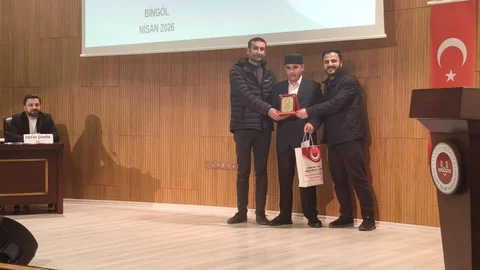 Yüksekovalı Öğrenci Ezan Okuma Yarışması'nda Birinci Oldu