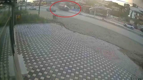 Hatay'da Hafriyat Kamyonu Devrildi