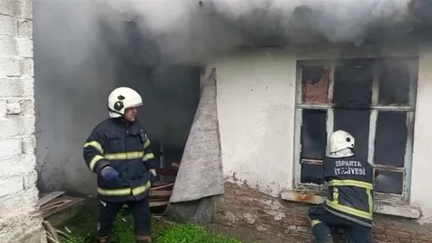 Isparta’da Metruk Binada Yangın Çıktı
