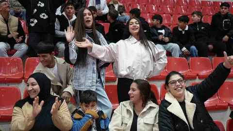 Romanlar Günü'nde Dans Gösterileriyle Eğlence Şöleni