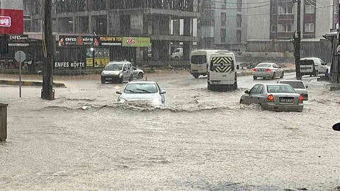 Hatay'da Şiddetli Yağışlar Sele Neden Oldu