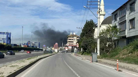 Kocaeli'de Fabrika Yangını Kontrol Altına Alındı