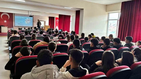 Dijital Çağda Siberkondri Sorunu Tartışıldı