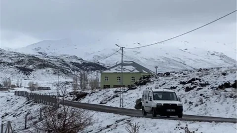 Ağrı'da Nisan Ayında Kar Yağışı